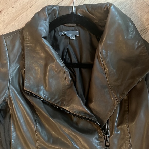 Vince size small Scuba leather jacket. Mint condition - Picture 3 of 7